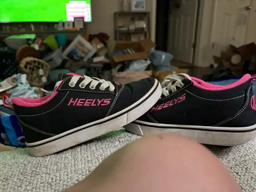 Heelys Pro 20 Black and Pink Wheeled Skate Shoes Youth Size 3
